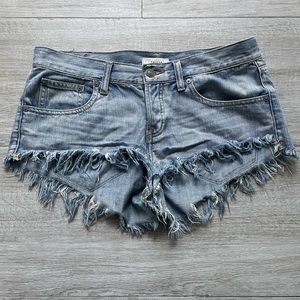 Aritzia Talula 100% cotton denim jean shorts size 28 27 26 Levi’s zara